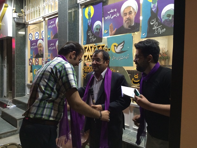 یزدفردا - محمد حسین تقوایی زحمتکش - گزارش تصویری گشایش ستاد انتخاباتی روحانی جوانان حزب اتحاد ملت منطقه یزد یزدفردا - محمد حسین تقوایی زحمتکش - گزارش تصویری گشایش ستاد انتخاباتی روحانی جوانان حزب اتحاد ملت منطقه یزد