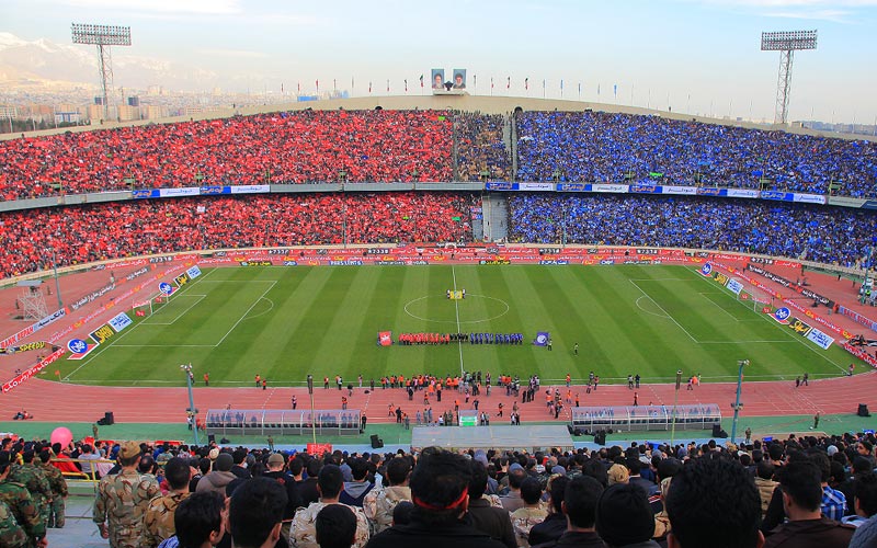 استقلال و پرسپولیس با تماشاگر در آزادی بازی می کنند