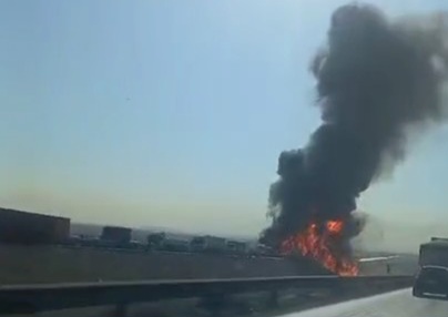 ببینید| انفجار تانکر سوخت در یزد در تصادف ۴ خودروی سنگین