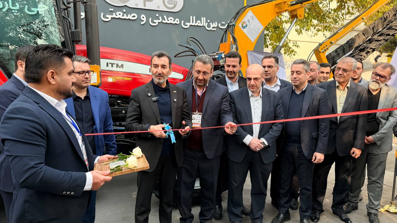 رونمایی نخستین دستگاه «سولارواش» ساخت چادرملو توسط رییس هیأت عامل ایمیدرو رونمایی نخستین دستگاه «سولارواش» ساخت چادرملو توسط رییس هیأت عامل ایمیدرو