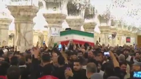 ببینید| تشییع پیکر رهبر شهید انقلاب اسلامی در حرم مطهر حضرت امیرالمومنین(ع)