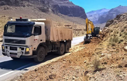 رفع نقاط پرخطر محور کنجکوه شهرستان مهریز