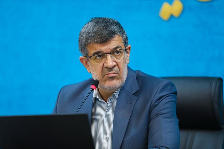 مردم نباید برای دریافت تسهیلات پشت در بانک‌ها بمانند