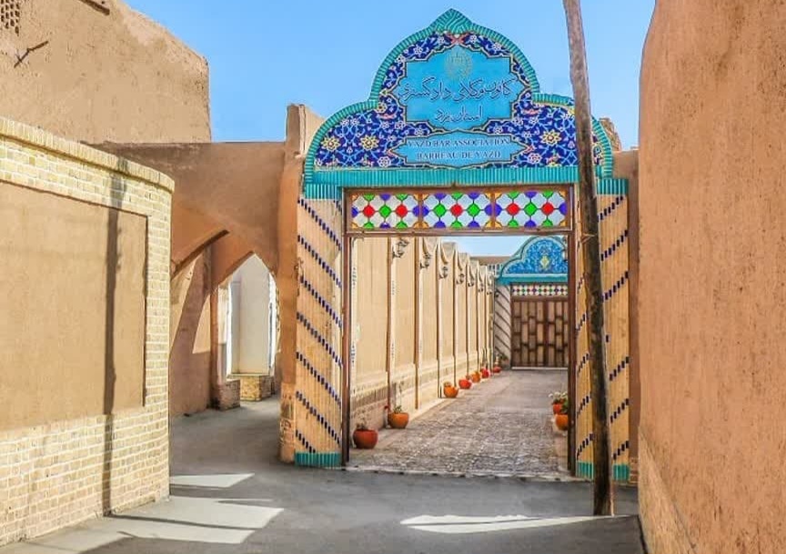 کمک کمیسیون بانوان کانون وکلای یزد به آزادی زندانیان