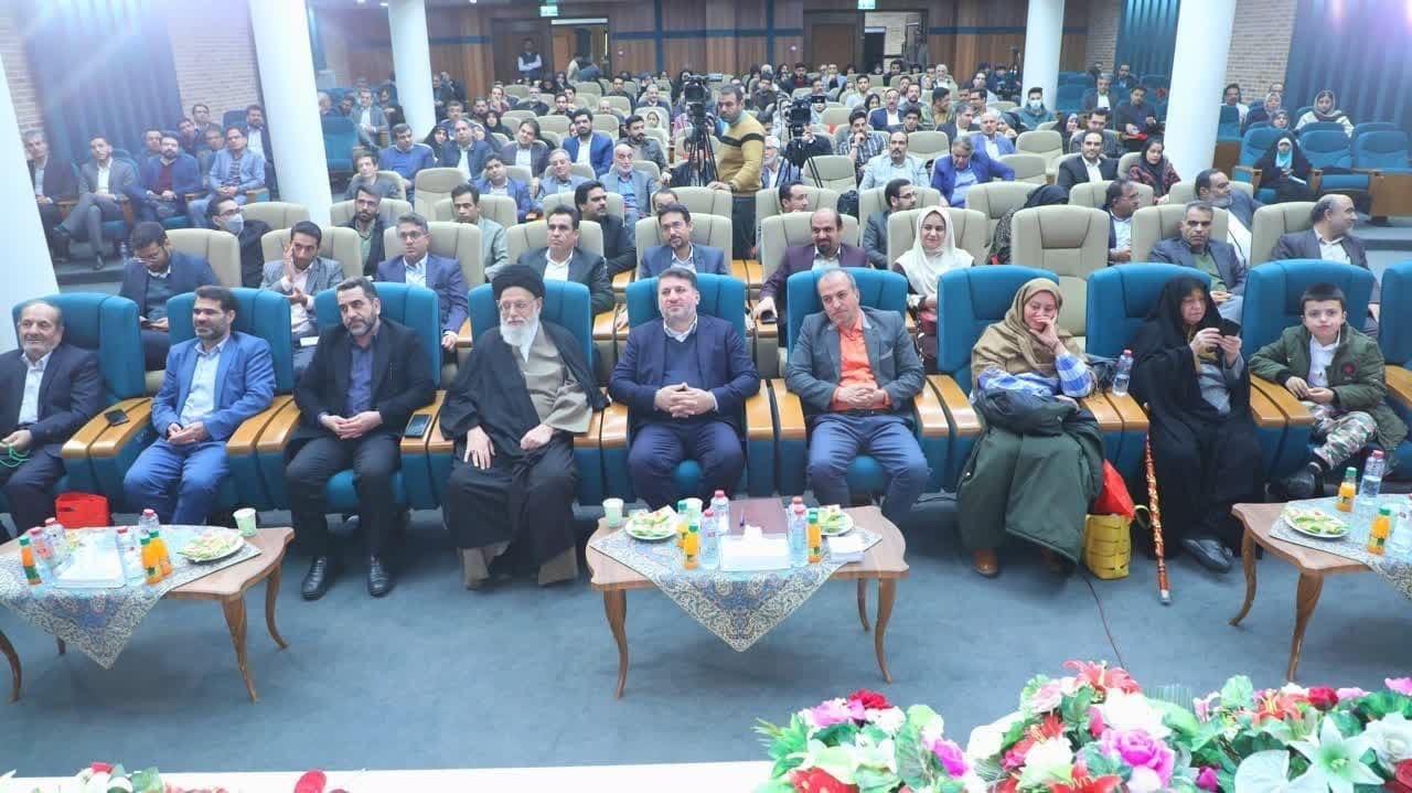 تقدیر از برگزیدگان کنکور و المپیاد‌های دانش آموزی یزد