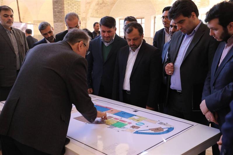بازدید وزیر اقتصاد از اولین هتل کارخانه کشور در یزد