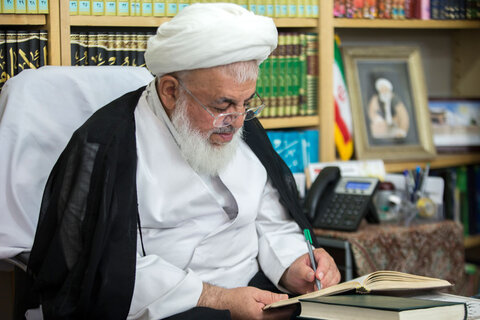 امام جمعه یزد ارتحال آیت الله حکیم را تسلیت گفت