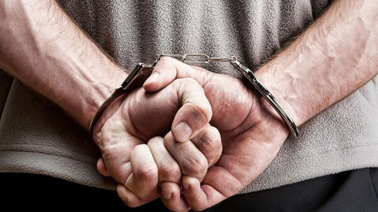 دستگیری خرده فروش مواد مخدر در میبد 