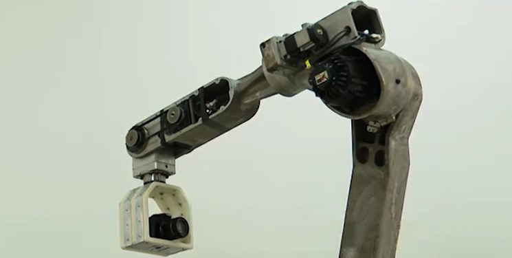 جوانان یزدی بازوی رباتیک وارداتی را بومی‌سازی کردند/ درهر سفارش از خروج 25 هزار یورو جلوگیری می‌شود