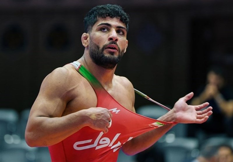 ایمن‌طلب: پزشک گفت باید کشتی بگیرم، اما کتفم بالا نمی‌آید/ اهل فرار از مسابقه نیستم