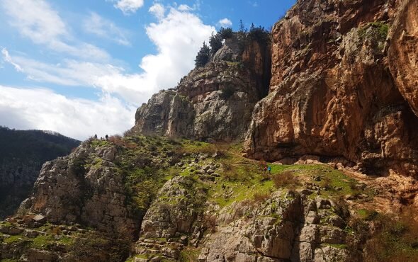 قدمت غار دربند رشی چقدر است؟