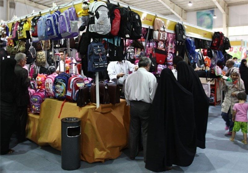 نمایشگاه عرضه مستقیم کالا  فروش پائیزه در بهاباد برپا شد