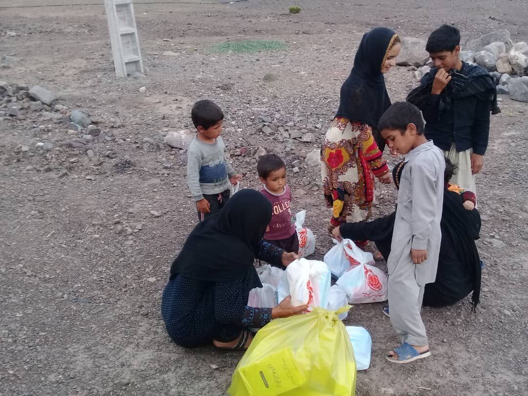 مس سرچشمه رفسنجان ۷۰۰بسته اقلام بهداشتی در جنوب استان کرمان توزیع کرد 