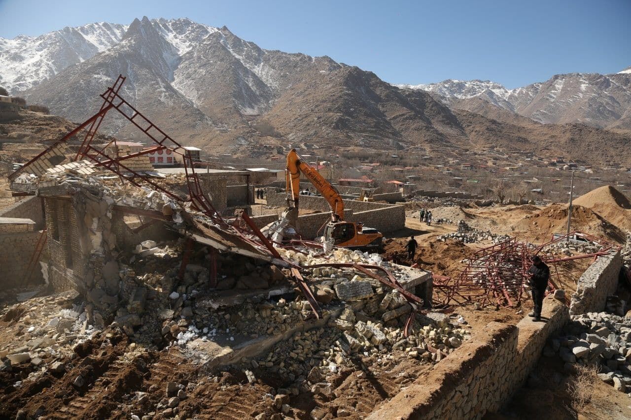 تخریب سه هزار متر مربع ساخت و ساز غیرمجاز در ده‌بالا تفت