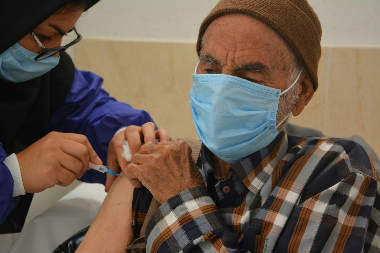 آغاز واکسیناسیون جمعیت بالای ۸۰ سال در سایر شهرستان‌های استان یزد
