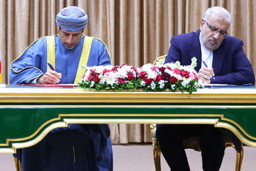 موافقت‌نامه مطالعه و همکاری میدان مشترک هنگام بین ایران و عمان امضا شد