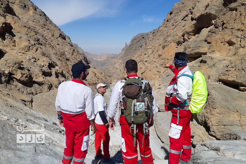 تلاش تیم های هلال احمراستان در جستجو کوهنورد گمشده در چشمه تامهر