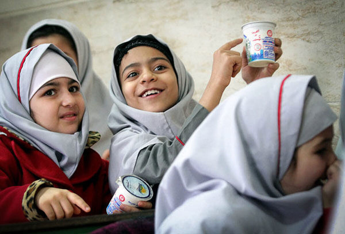 آغاز توزیع شیر در مدارس استان یزد