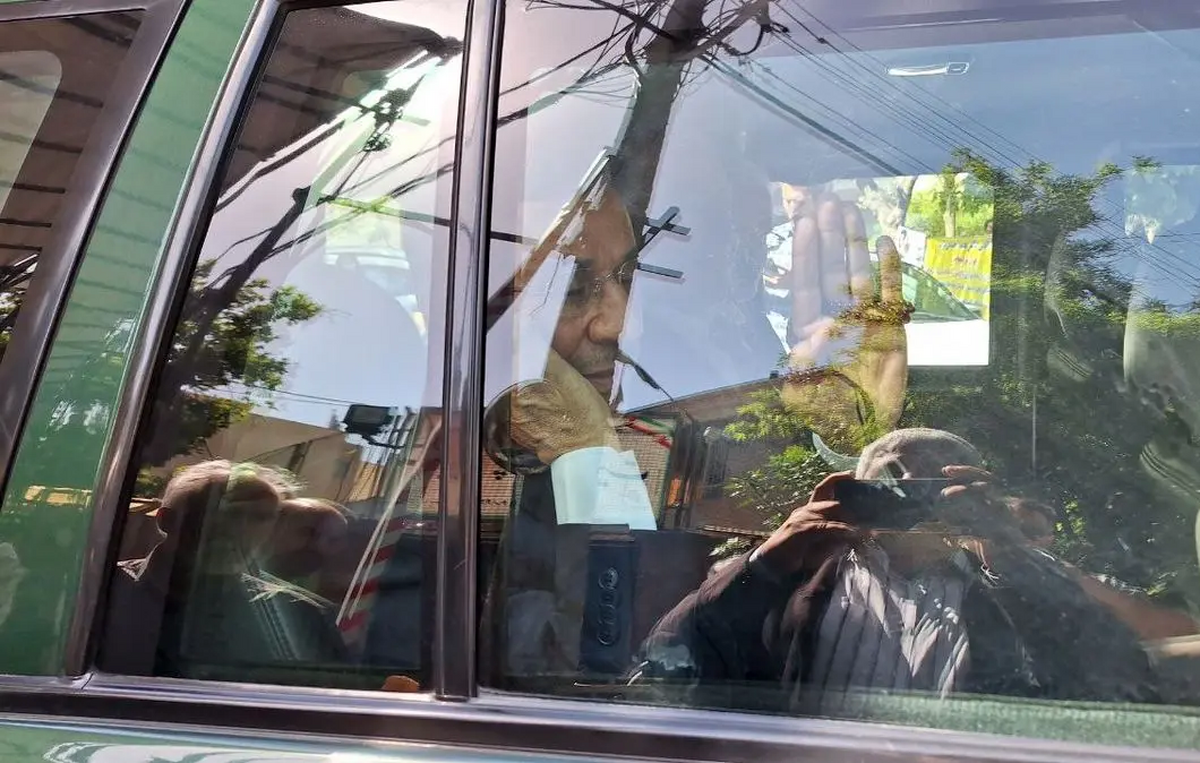 فیلم| احمدی‌نژاد راهی وزارت کشور شد