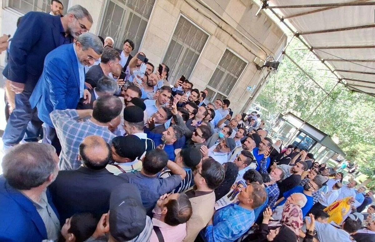 فیلم| شعار طرفداران احمدی نژاد: احمدی جونمه، رییس جمهورمه!