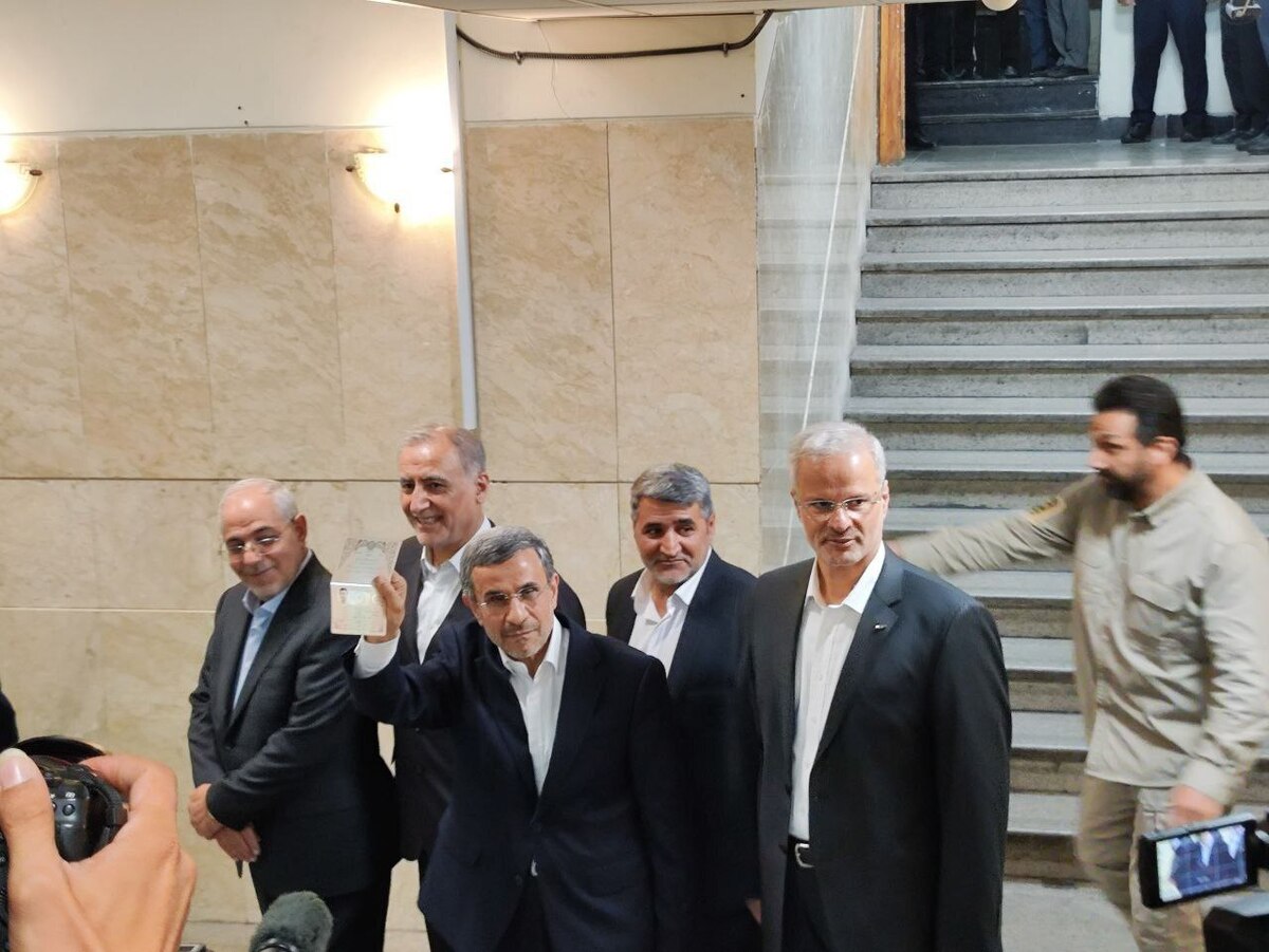 فیلم| احمدی‌نژاد داوطلب کاندیداتوری انتخابات ریاست‌جمهوری شد