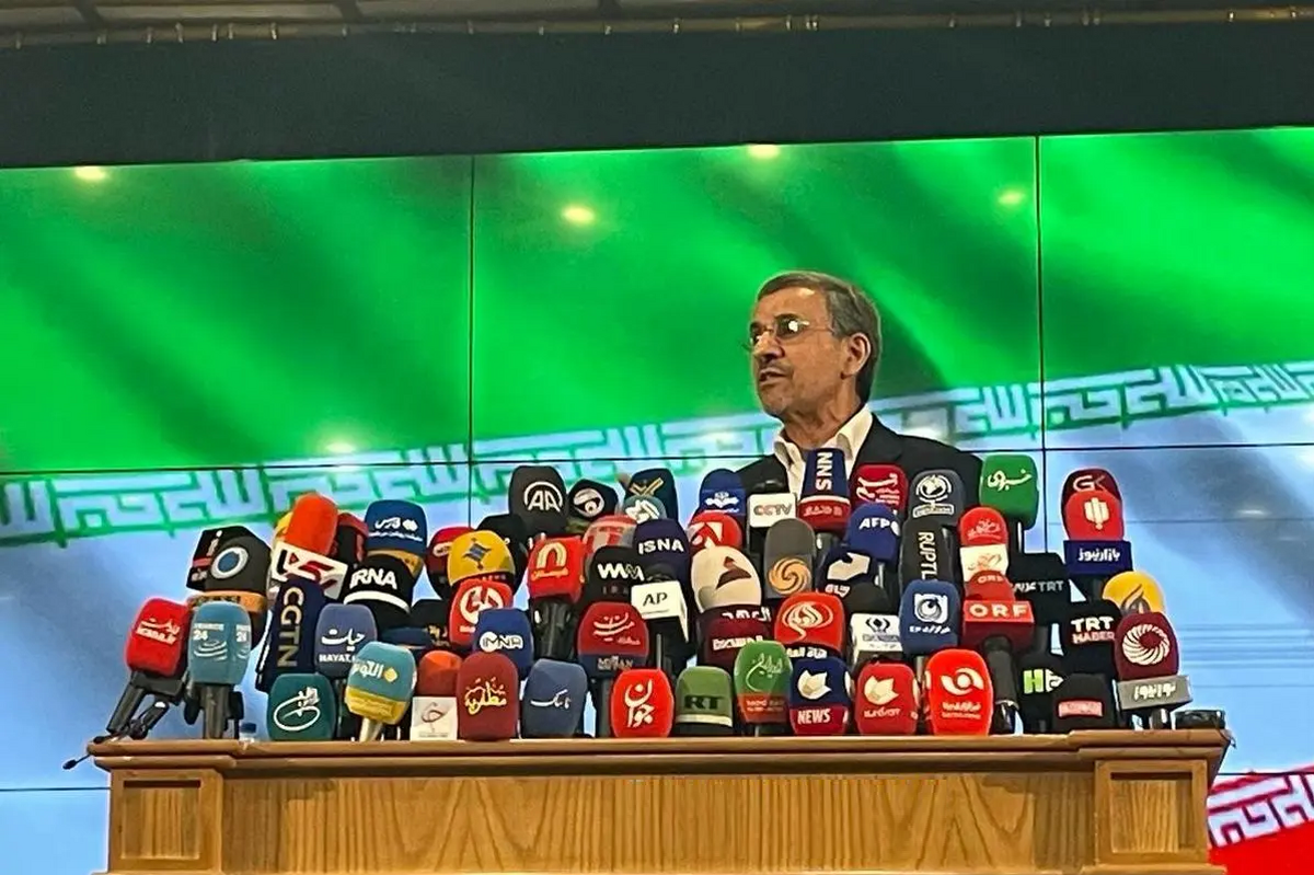 فیلم| احمدی‌نژاد در جمع حامیانش بعد از خروج از وزارت کشور