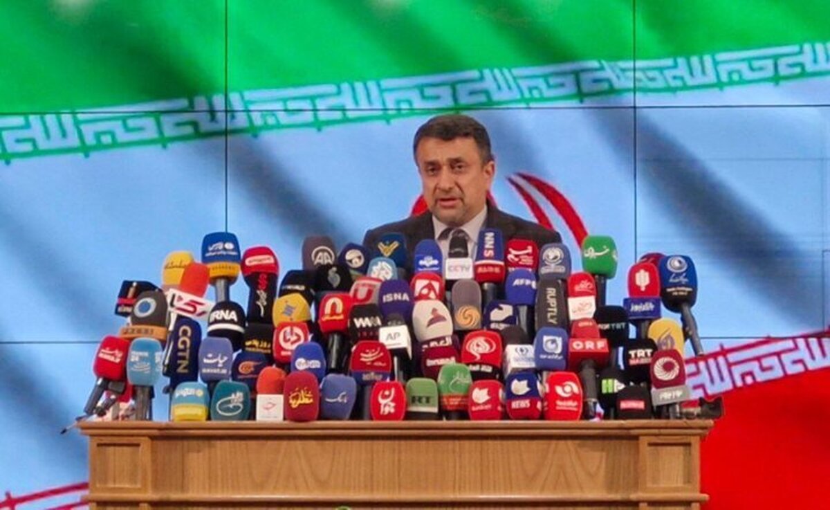 فیلم| کاندیدایی که پخش زنده سخنرانی خودش را از شبکه خبر تماشا می‌کرد!