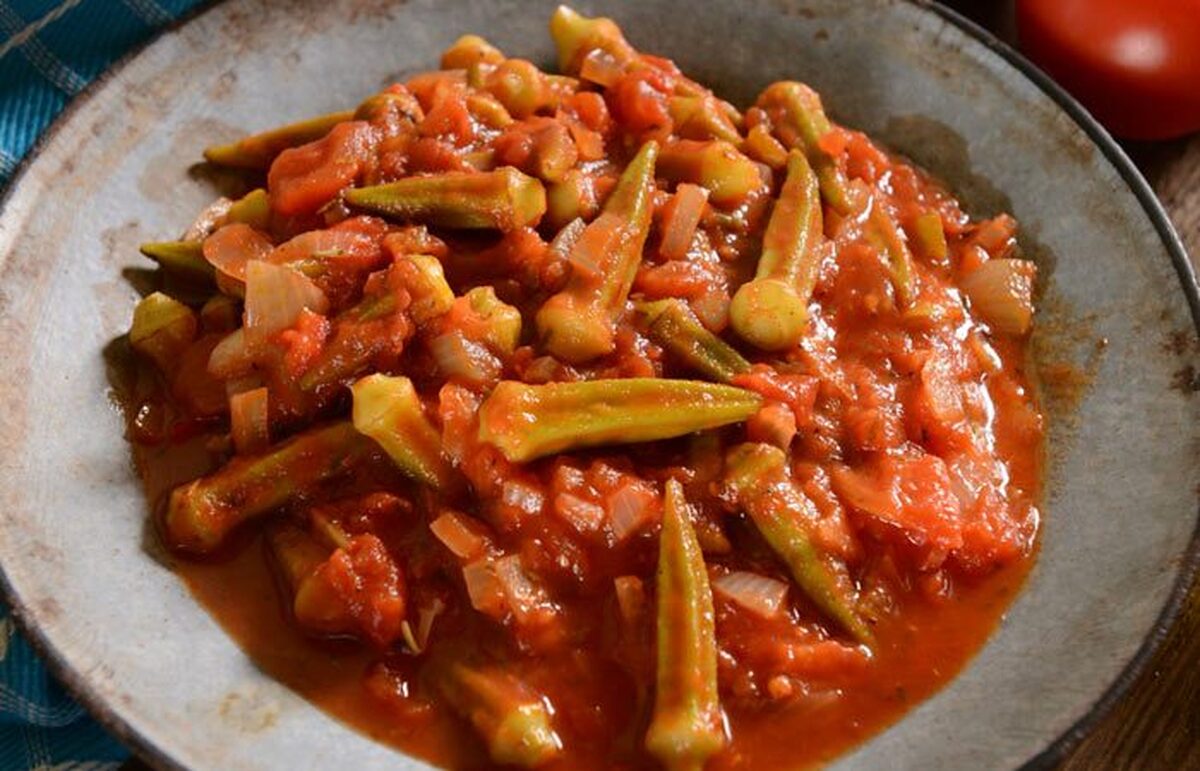 طرز تهیه ترشی بامیه، یک چاشنی دل‌انگیز و خوشمزه برای غذا