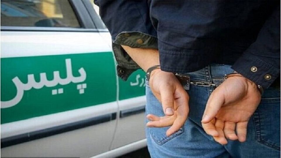 بازداشت یک راننده تاکسی بخاطر این دست‌ نوشته/ عکس