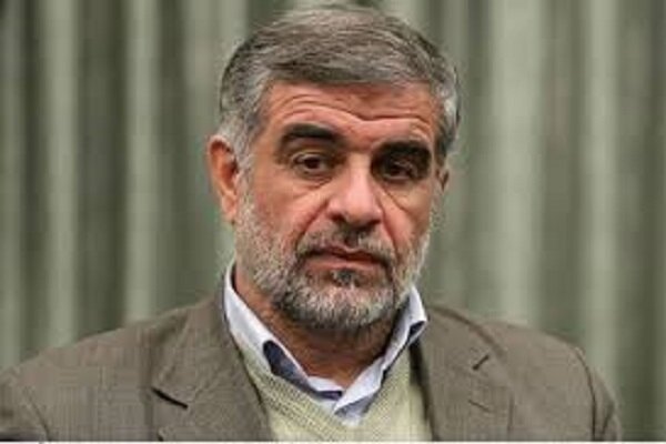سفرهای استانی رئیسی کم هزینه است/دولت روحانی از مردم دور بود