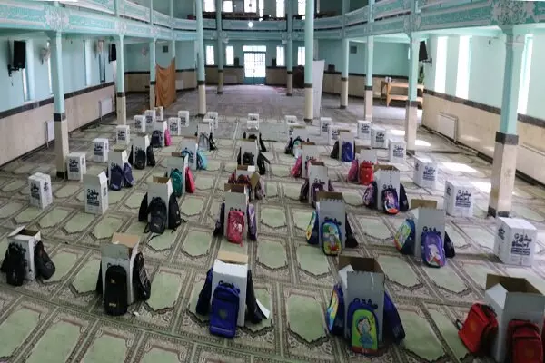دانشجومعلمان یزد ۳۰۰بسته لوازم التحریر در مناطق محروم توزیع کردند