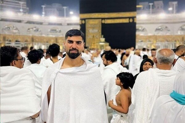 بازیکنان تیم فوتبال سپاهان به زیارت خانه خدا رفتند