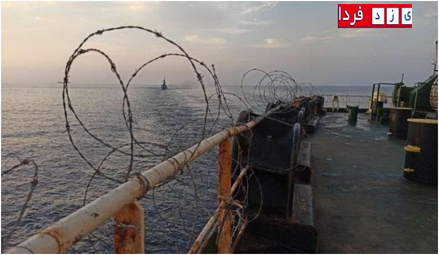 اولین تصاویر از محل اصابت موشک به نفتکش ایرانی سابیتی و نشت نفت به دریا 