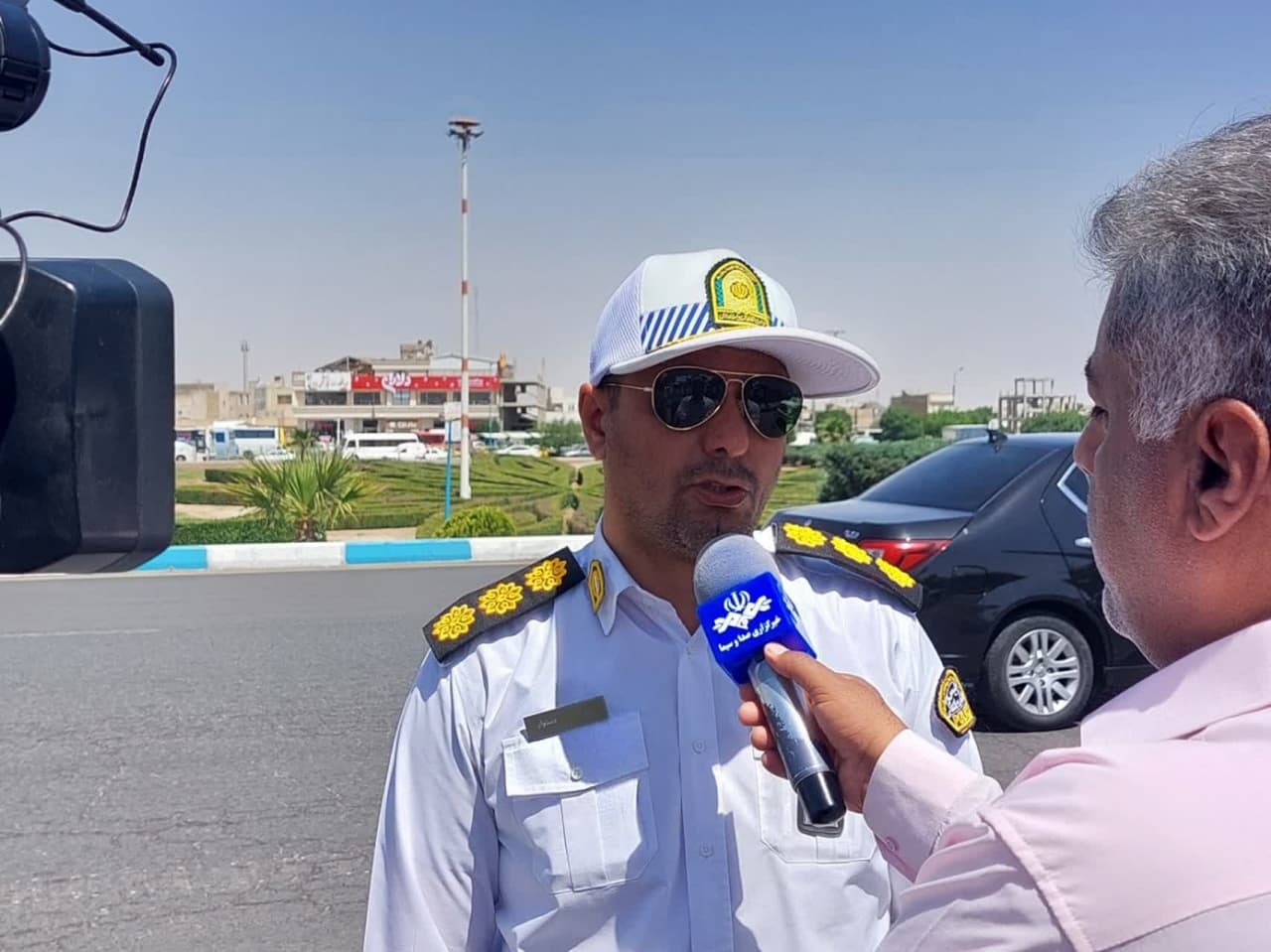 خودرو‌های پارک شده در اطراف میدان امام حسین یزد اعمال قانون می‌شوند