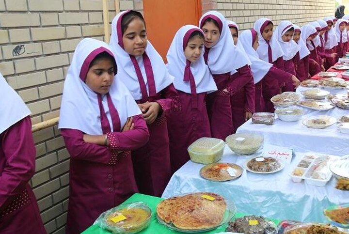 عکس منوی لاکچری غذا در یک مدرسه/ واکنش وزیر: به ما ارتباطی ندارد