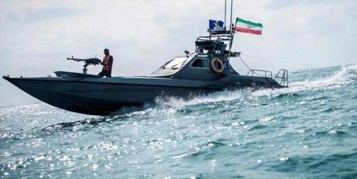 ۴ فروند شناور در دریای عمان توقیف شد/ انهدام ۲ باند بزرگ قاچاق اسلحه و مواد مخدر