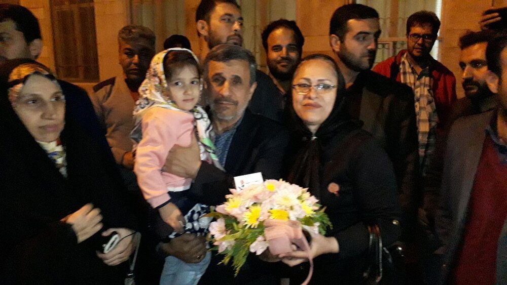 جشن تولد احمدی‌نژاد در نارمک تهرون!!