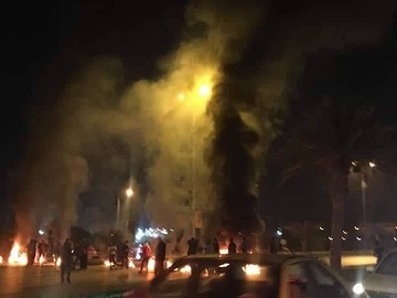 افراد ناشناس در عراق دفتر دادستان نجف را آتش زدند
