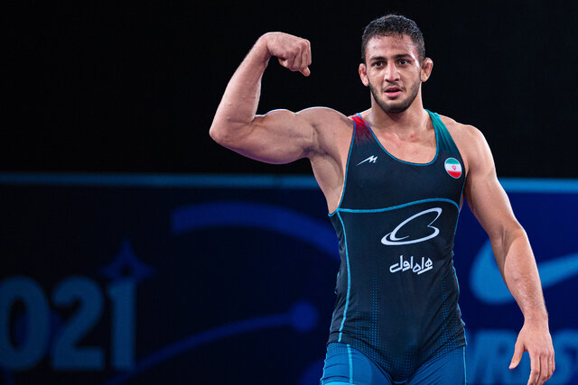 قهرمانی آذرپیرا با شکست محمدیان در مبارزه ای که هیچ فنی نداشت!