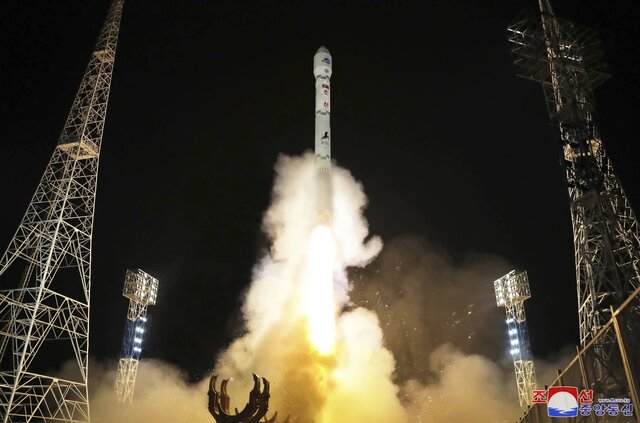 نمایش قدرت کره شمالی به همسایه جنوبی و آمریکا با پرتاب ماهواره نظامی