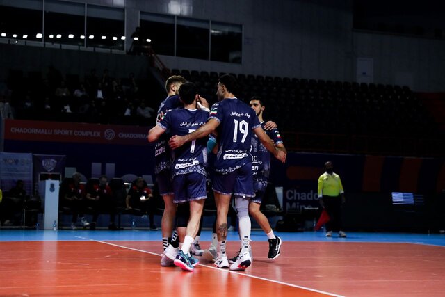 پیروزی تیم والیبال چادرملو در جدال ۱۵۰ دقیقه‌ای با طبیعت