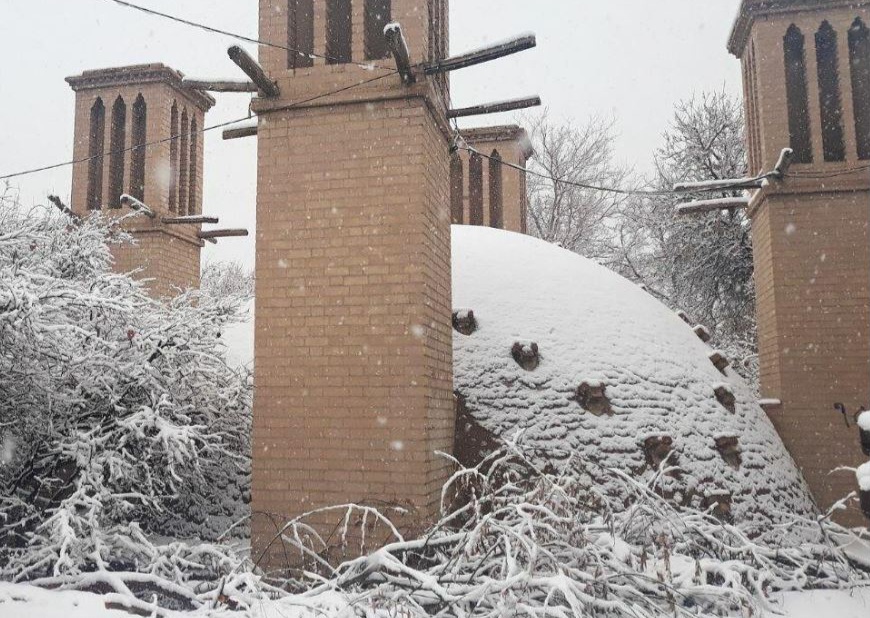 بارش برف و باران بر تن خشک کویر