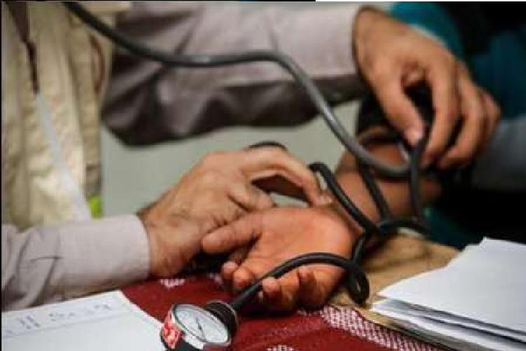 انجام ویزیت رایگان در کلینیک شهید رهنمون یزد