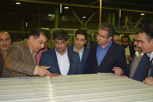معاون وزیر صنعت،معدن وتجارت از 2 تولیدی و صنعتی در یزد بازدید کرد