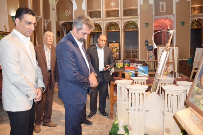 بازدید مدیر کل آموزش فنی و حرفه ای یزد از نمایشگاه نقاشی ، عکاسی وخوشنویسی