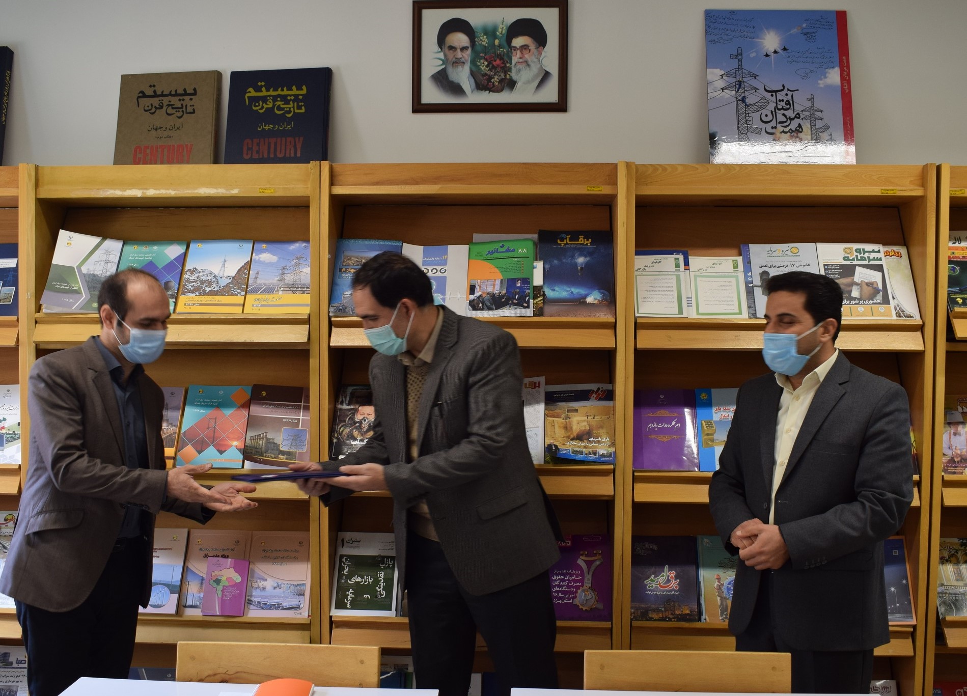 نشست کارگروه کتابخوانی شرکت برق منطقه‌‌ای یزد