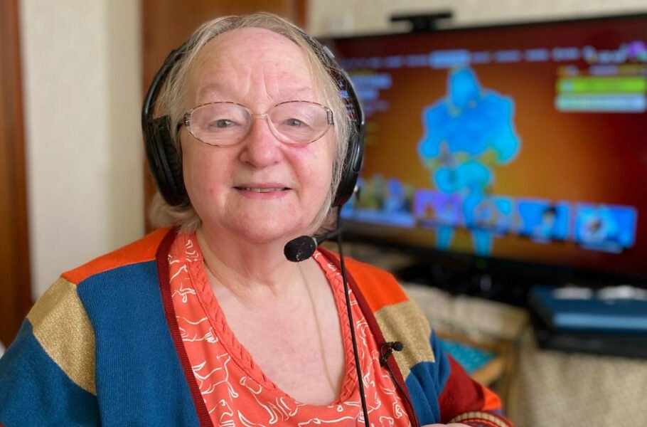 مادربزرگ 75 ساله یکی از مشهورترین بازیکنان فورتنایت در جهان شد
