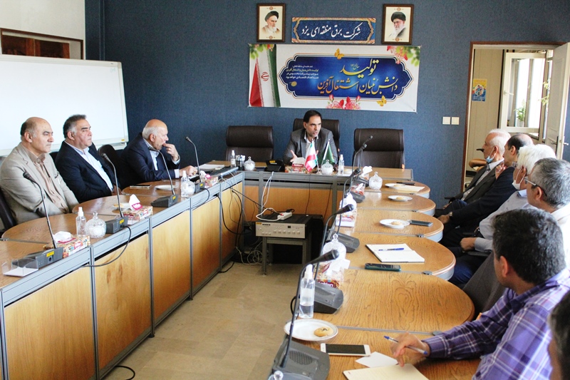دیدار اعضای هیئت مدیره کانون بازنشستگان صنعت برق با مدیرعامل برق منطقه‌ای یزد