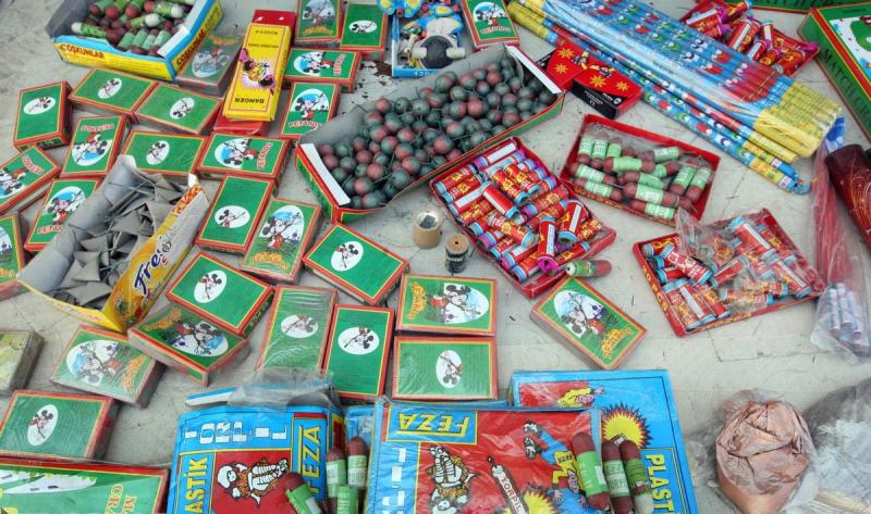 کشف بیش از هزار قلم موادمحترقه غیرمجاز در یزد