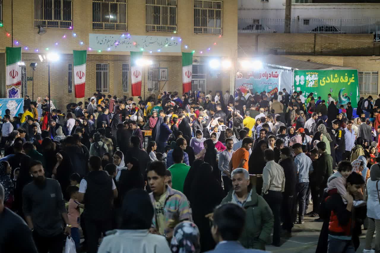در شادراه نور جای سوزن انداختن نیست!